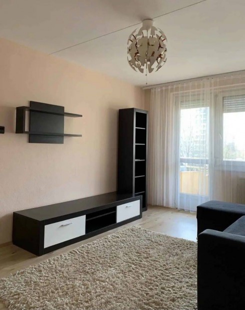 Nagyon sz�p kis lak�s kiad� Ny�regyh�z�n �r�k�sf�ld�n