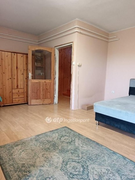 Nagyr�b�i 135 nm-es h�z elad�