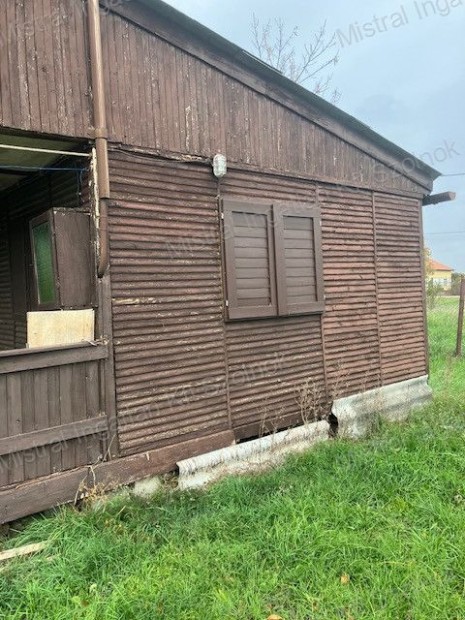 Nagyréven eladó egy 42 m2-es faházas nyaraló !