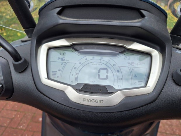 Nagyrobog Piaggio Bevery 400 HPE