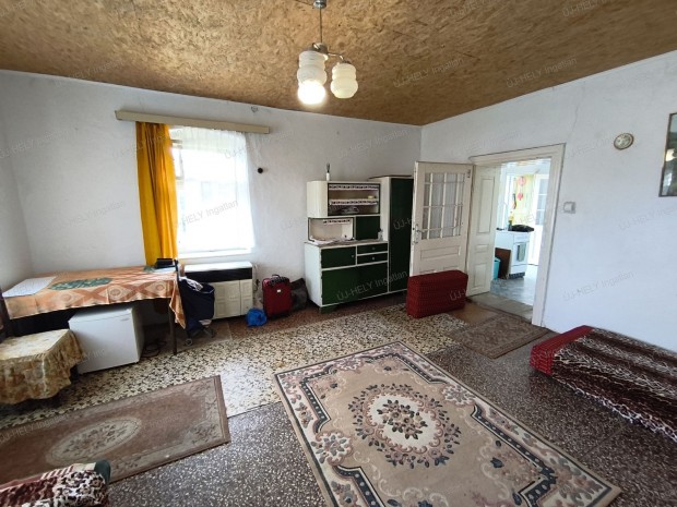 Nagyrozv�ny telep�l�sen elad� csal�di h�z