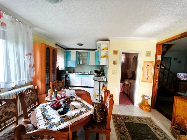 Nagysz�ll�son Szigetelt T�gla�p�t�s� Csal�di H�z Elad�