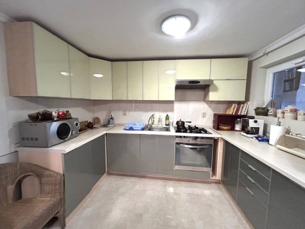 Nagysz�ll�son fel�j�tott, b�torozott csal�di h�z elad�! 12364