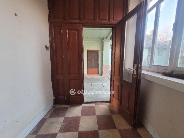 Nagysz�n�si 96 nm-es lak�s elad�