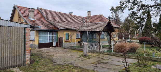 Nagysz�n�son csal�di h�z elad� vagy kiad�