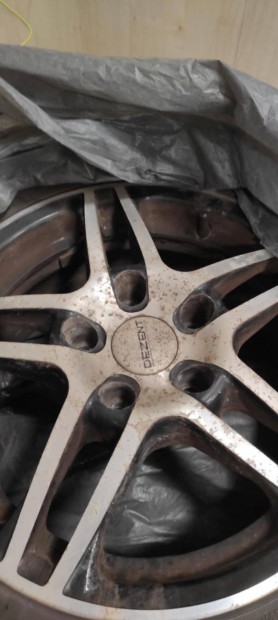 Nagyszer vtel! Tli gumi szett alufelnivel