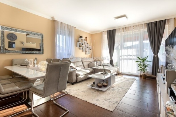 Nagytarcsai elad� 84 nm-es h�z