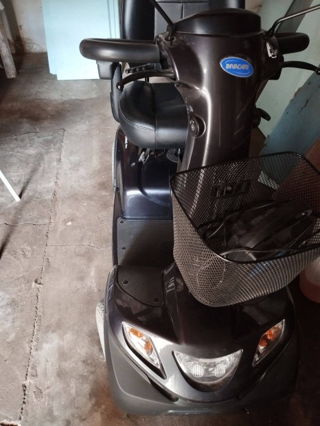 Nagyteher birású Invacare Comet Alpine tipusú moped eladó