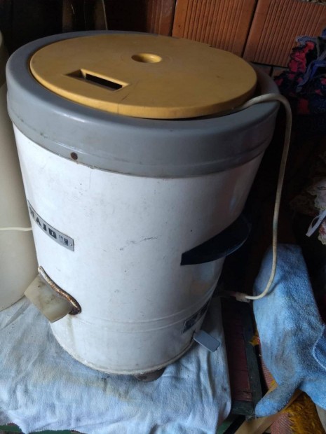 Nagyteljestmny centrifuga