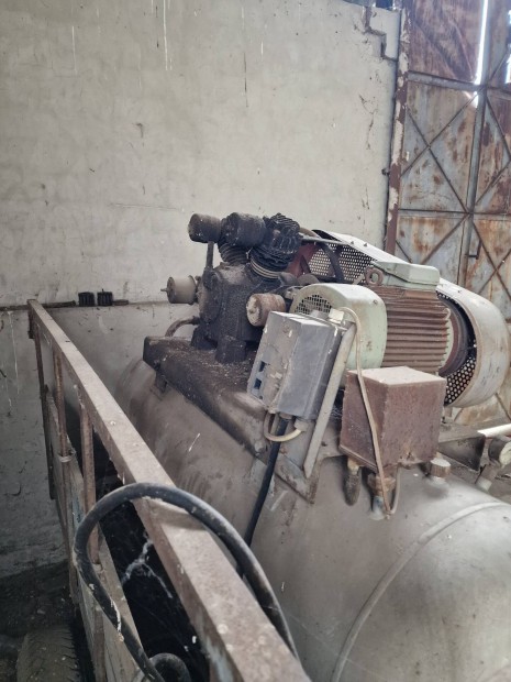 Nagyteljesítményű kompresszor szállítókocsin 500 liter