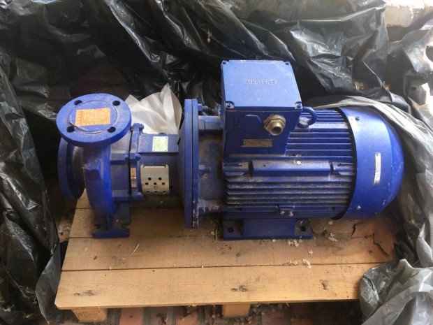 Nagyteljes�tm�ny� szivatty�!