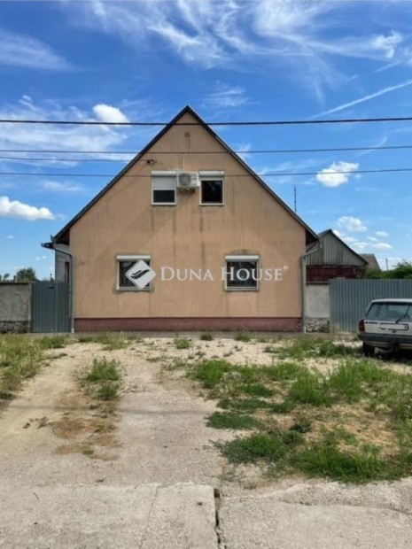 Nagyt�tfalui 180 nm-es h�z elad�