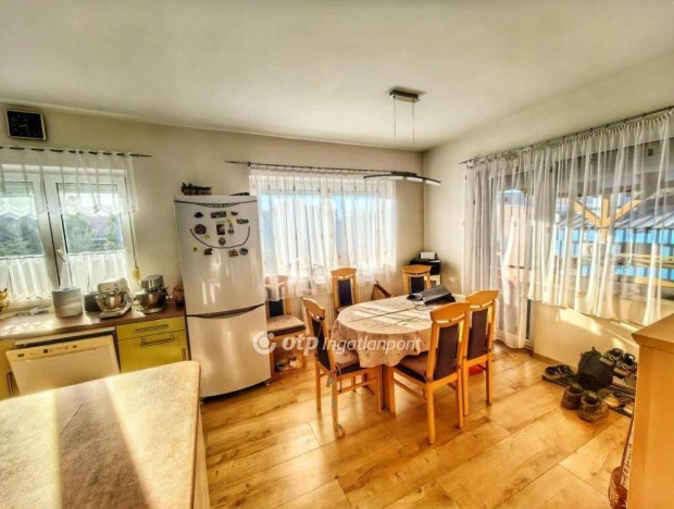 Nagyvenyimi elad� 150 nm-es h�z #5128602