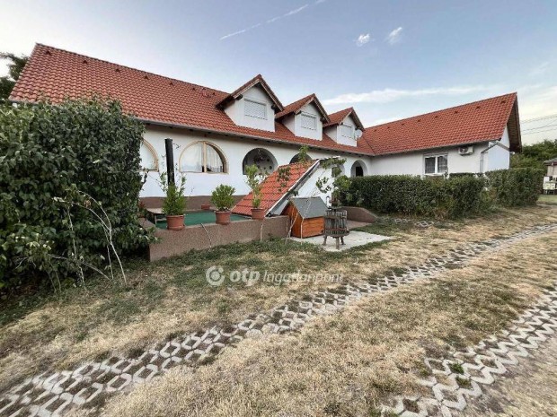 Nagyvenyimi elad� 340 nm-es h�z #5128558