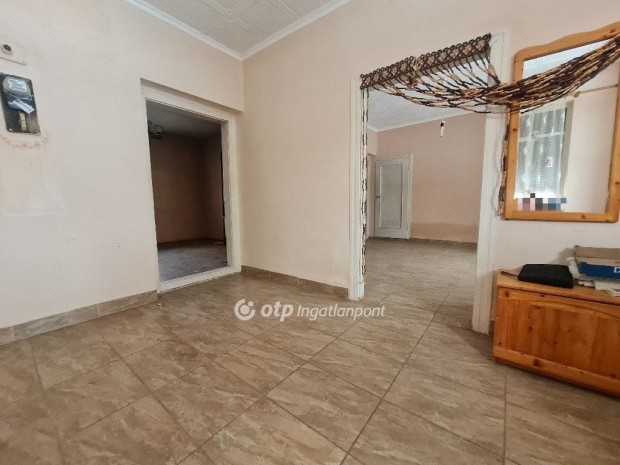 Nagyvisny�i 66 nm-es h�z elad�