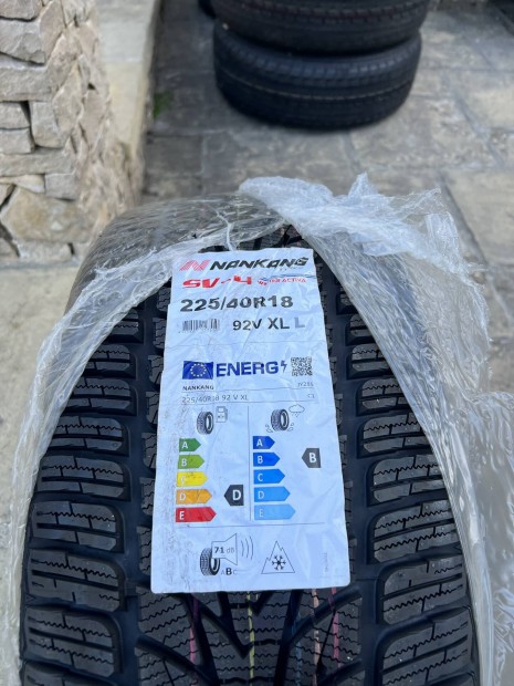 Nankang 225/40R18  4 vszak (j)