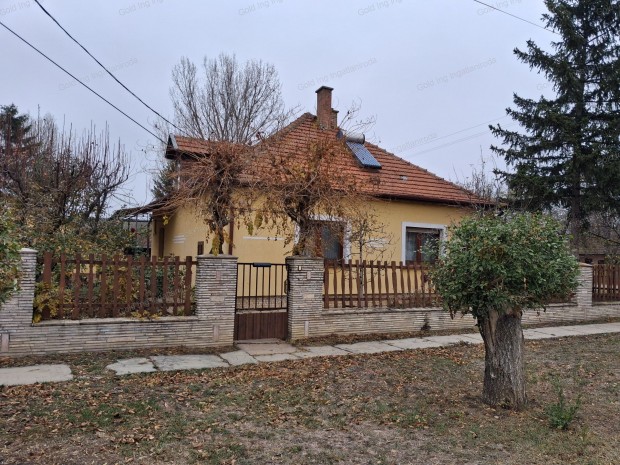 Napelemes t�glah�z K�tsopronyban, nagy m�hellyel.