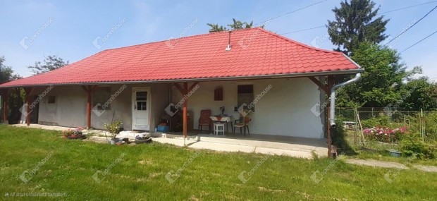 Napf�nyes 2 szob�s csal�di h�z elad� S�razsad�nyban nagy telekkel!