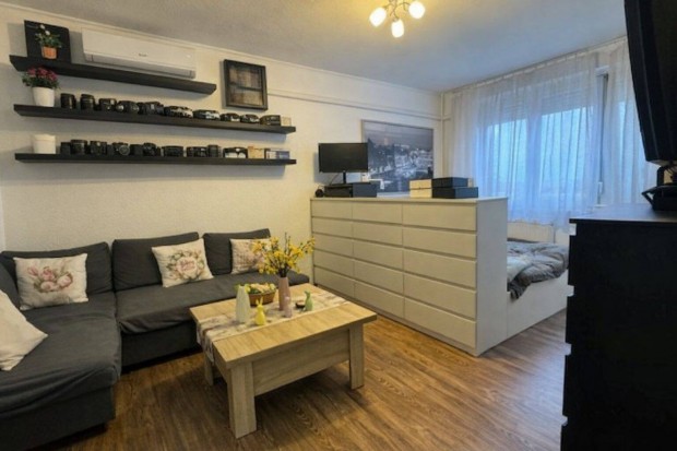 Napf�nyes, francia erk�lyes lak�s Sz�kesfeh�rv�ron