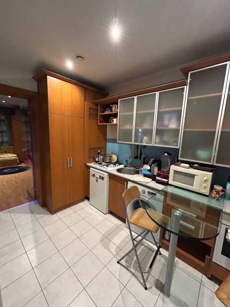 Napf�nyes, garzon t�gla lak�s elad� a belv�ros k�zvetlen k�zel�ben