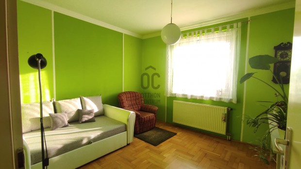 Napf�nyes, t�gas otthon R�kospalot�n