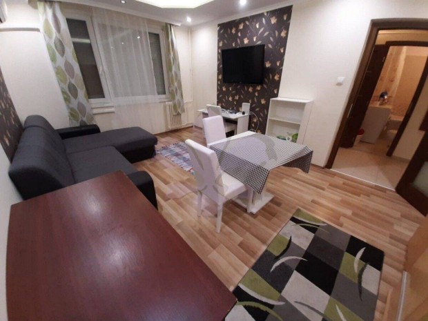 Napf�nyes lak�s kiad� a Bethlen utc�n