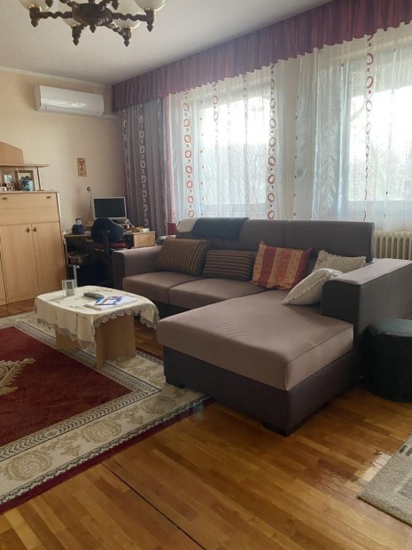 Nappali+1+3 f�lszob�s ikerh�z elad�