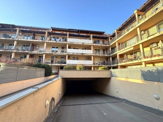 Nappali+1 Szob�s Kertkapcsolatos Lak�s Elad�