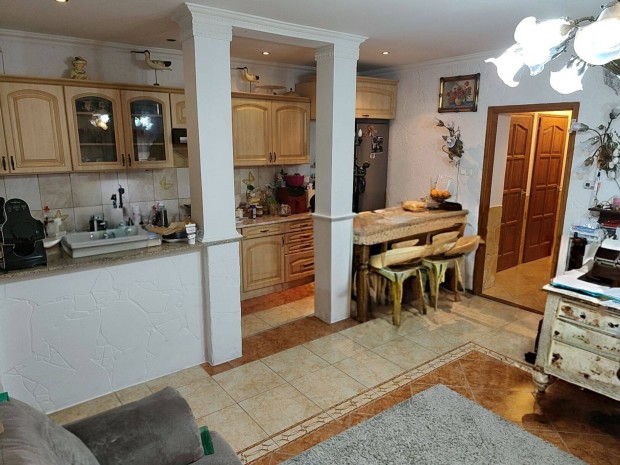 Nappali+ 3 szob�s csal�di h�z Borb�ny�n!