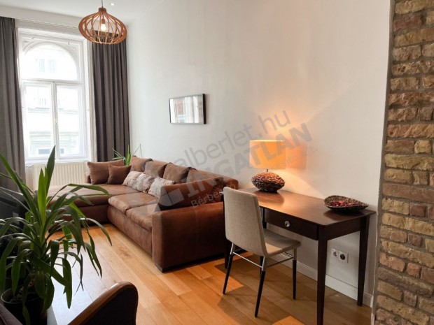 Nappali + 2 h�l�szob�s, kit�n� �llapot� belv�rosi lak�s - S� utca