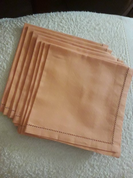 Narancs szinü, új, textil szalvéta eladó.