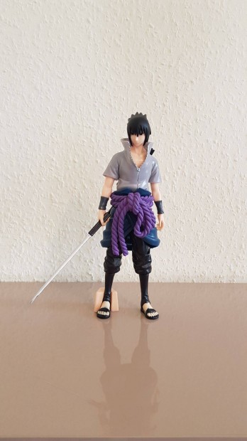 Naruto Shippuden Sasuke Uchiha figura 28 cm j Kszleten anime asztali