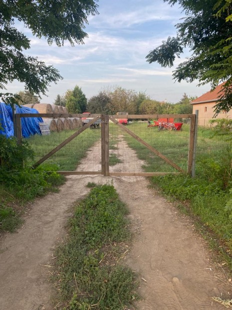 Naszly,  ptsi telek elad