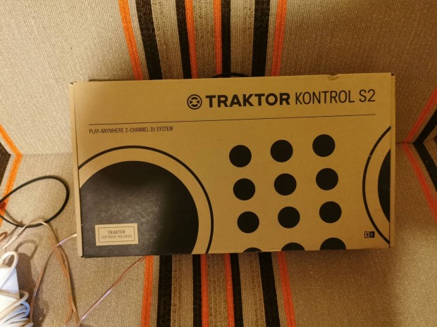 Native Instruments Traktor Kontrol S2 MK2 kontroller