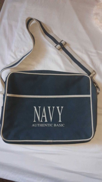Navy laptoptska szp llapotban elad