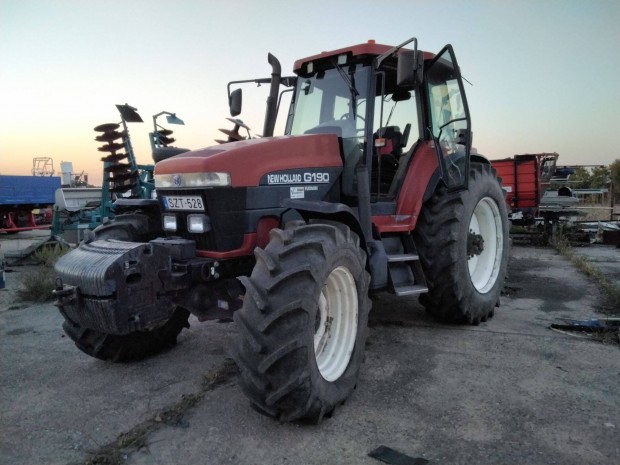 Naw Holland G190 traktor