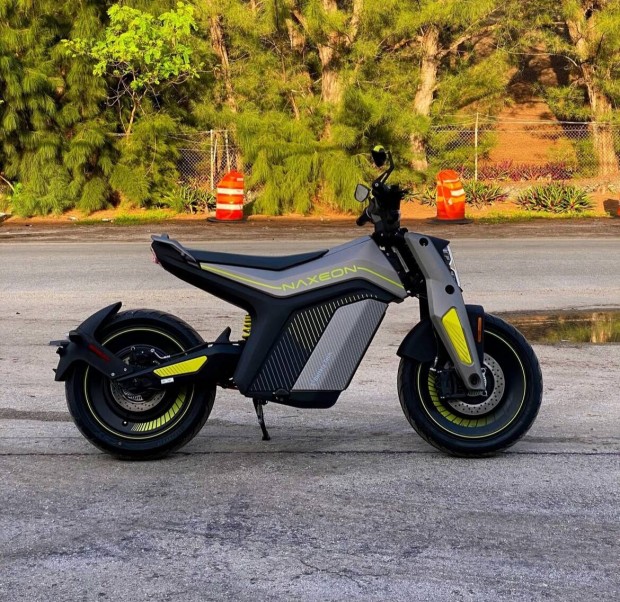Naxeon I AM. Pro - Stromboli Black - Elektromos motor - 110 km/h