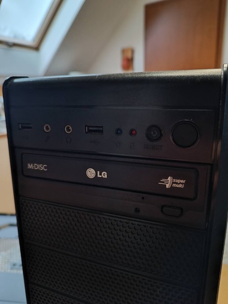 Ncase Szmtgp hz alaplappal, 4 GB RAM-al