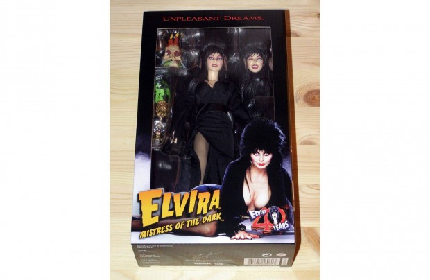Neca 20 cm (8 inch) Elvira Mistress of the Dark (Movie Macabre) figura