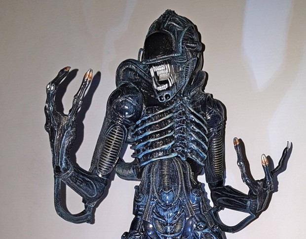 Neca 56 cm-es kék Alien Xenomorph Warrior figura