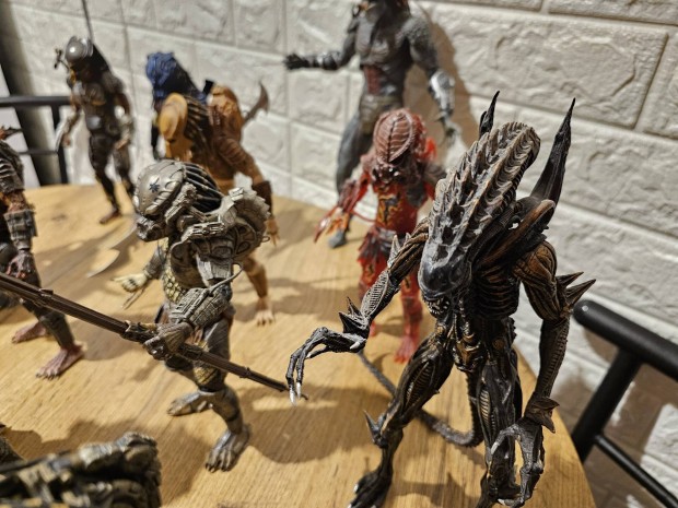 Neca Predator s Alien figurk
