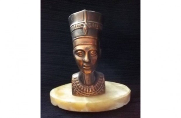 Nefertiti szobor ónix kő talapzaton Egyiptom szuvenír