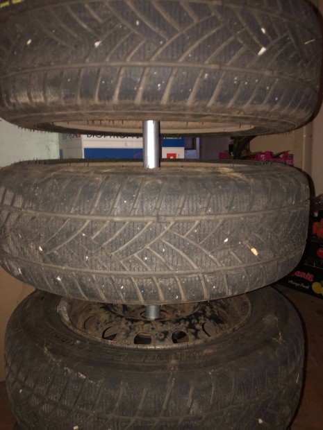 Ngy darab 14"-os alig hasznlt tli gumi felnin