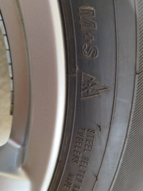 Ngy knnyfm felni, j llapot tli gumival, Tpms tvadval. 