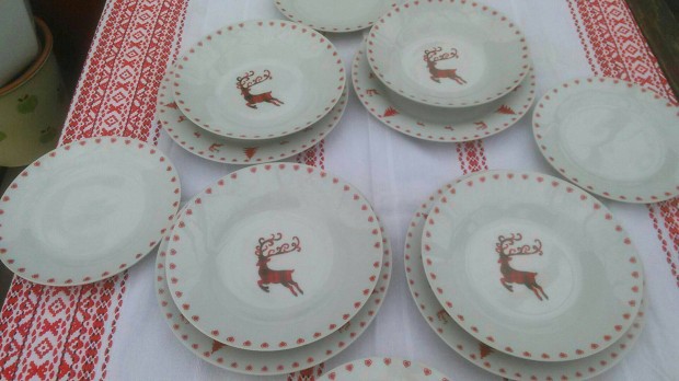 Négy személyes karácsonyi dekoros porcelán tányérok