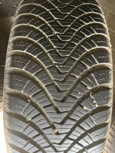 Négyévszakos 185/65R15 Laufenn