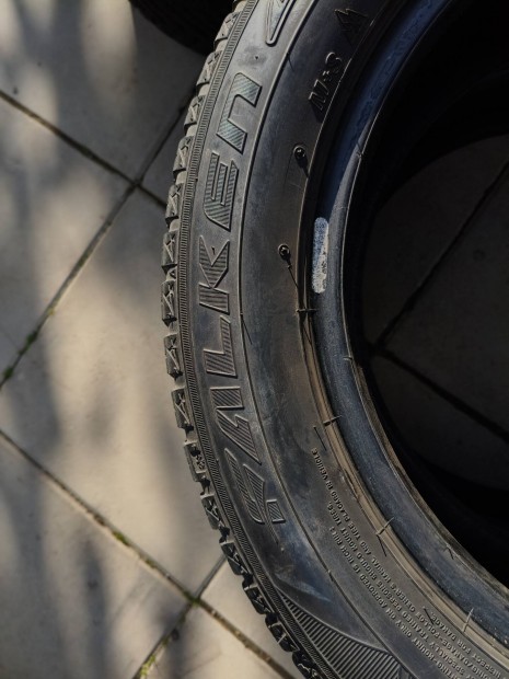 Négyévszakos 205/55/16-os gumi eladó