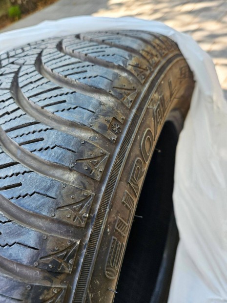 Négyévszakos Falken Euroall 235/55-R17 Autó Gumi eladó