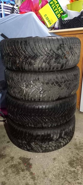 N�gy�vszakos gumi 4mm profil Kleber Quadraxer 2 205 55 r16