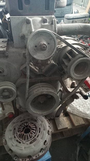 N�gyhengeres Dutra, Csepel motor elad� 